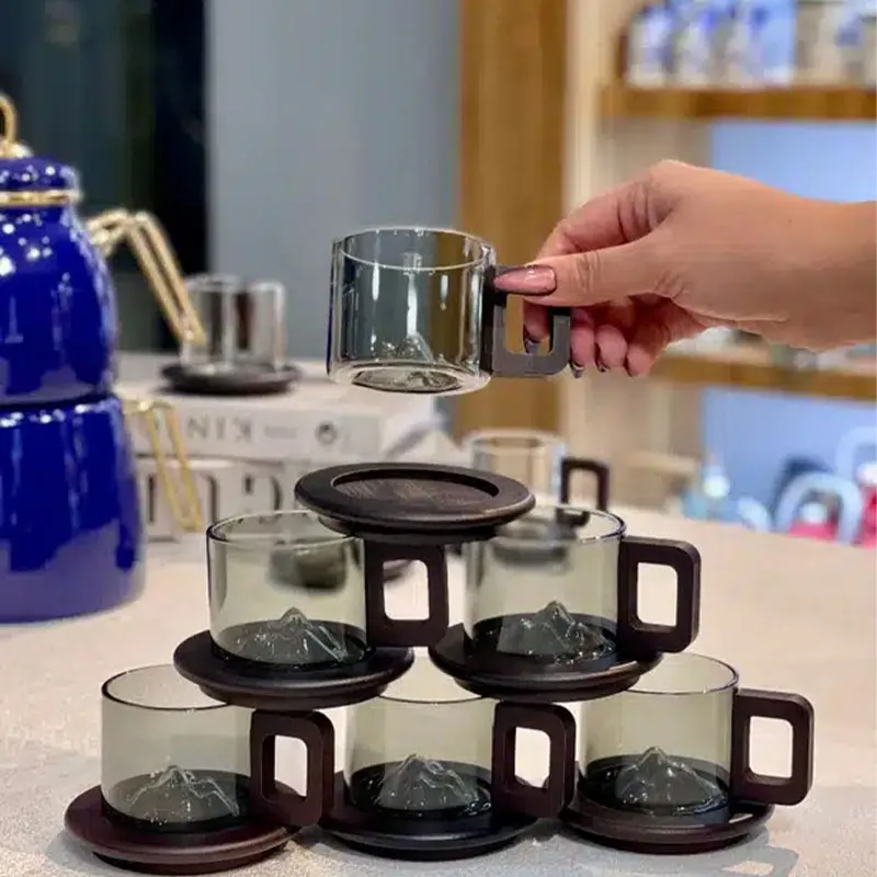 فنجان-پیرکس-دودی-مدل-کوه-یخی-زیره-چوبی-وارداتی